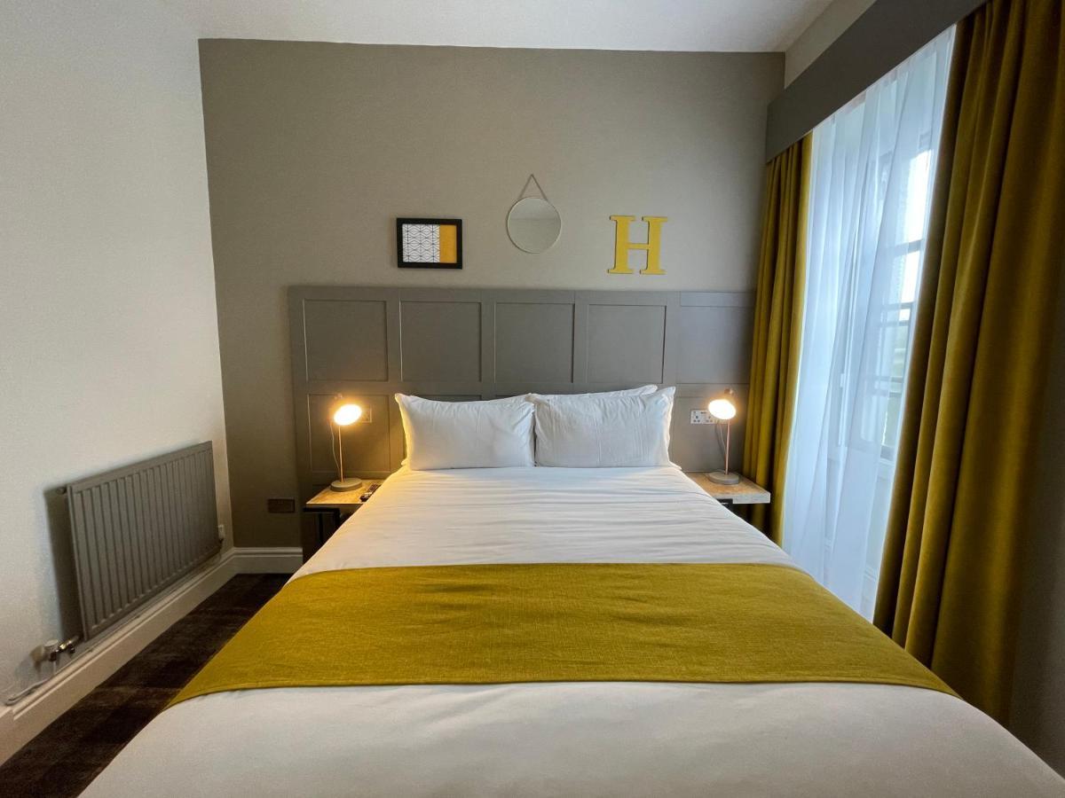 The County Hotel Haverfordwest Buitenkant foto