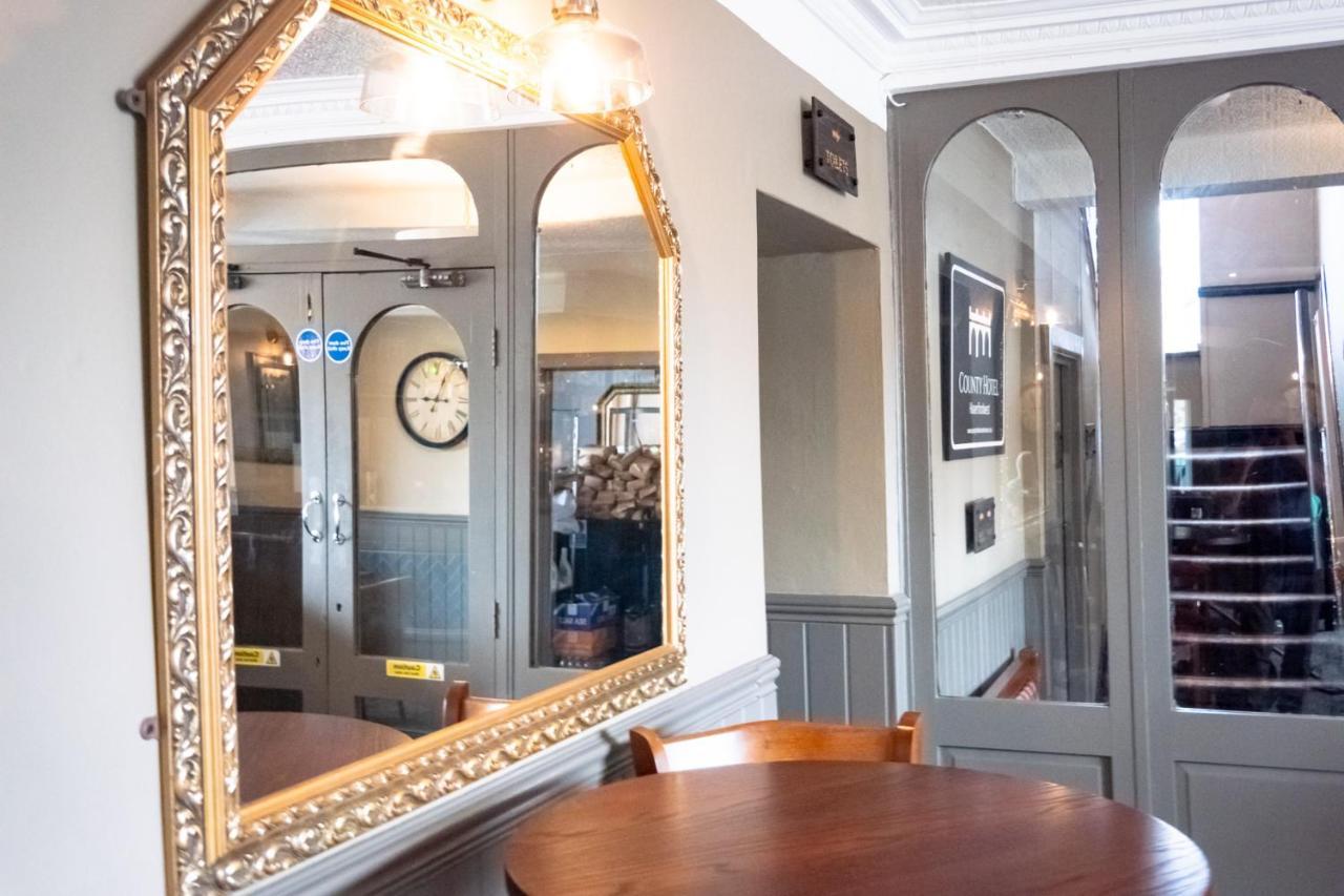 The County Hotel Haverfordwest Buitenkant foto