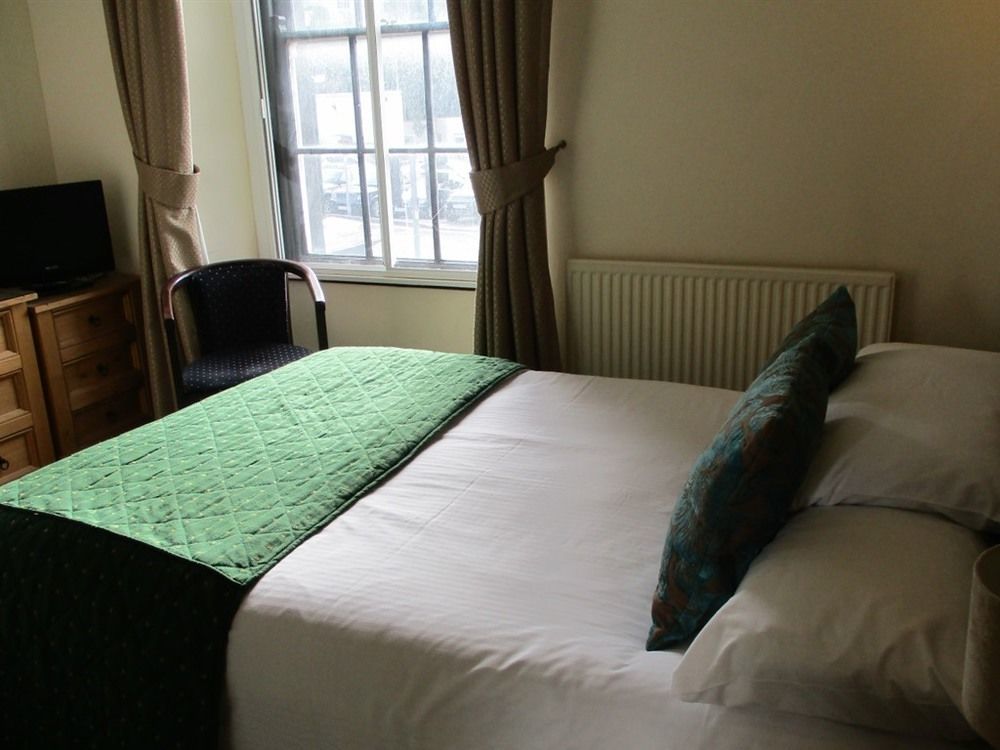 The County Hotel Haverfordwest Buitenkant foto