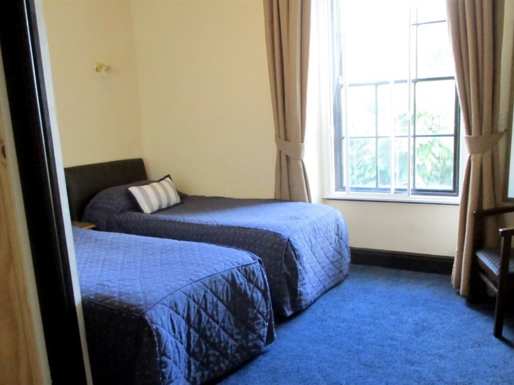 The County Hotel Haverfordwest Buitenkant foto
