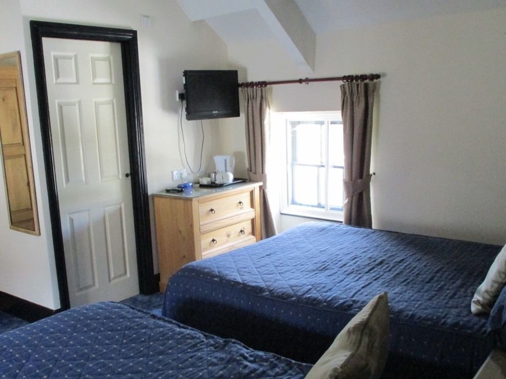 The County Hotel Haverfordwest Buitenkant foto