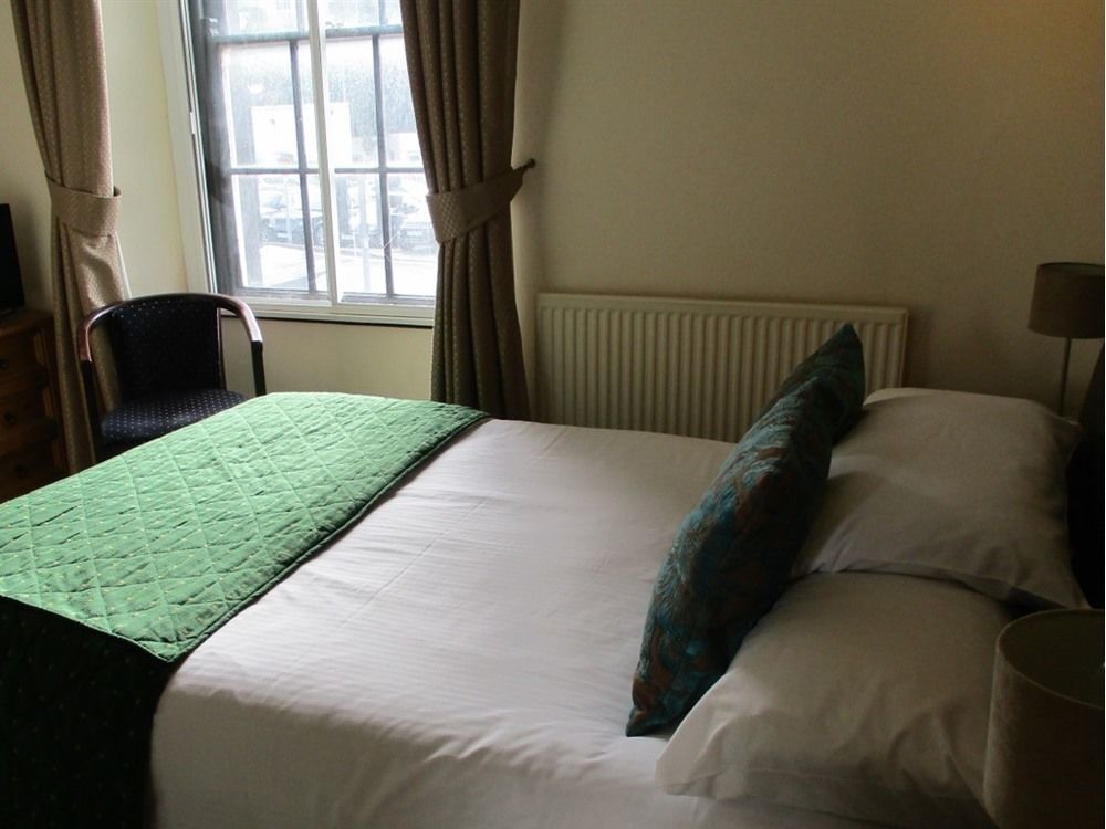 The County Hotel Haverfordwest Buitenkant foto